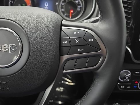 Used 2019 Jeep Cherokee Limited image 21