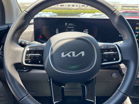 Used 2026 Kia Carnival FWD image 30