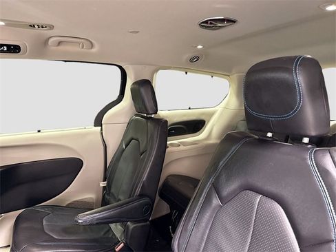 Used 2021 Chrysler Pacifica Touring-L w/ Uconnect Theater Family Group image 26
