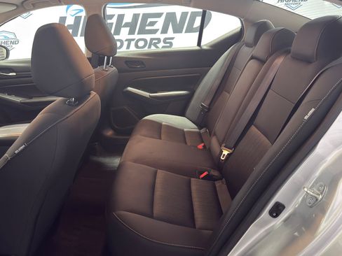 Used 2024 Nissan Altima 2.5 SV image 16