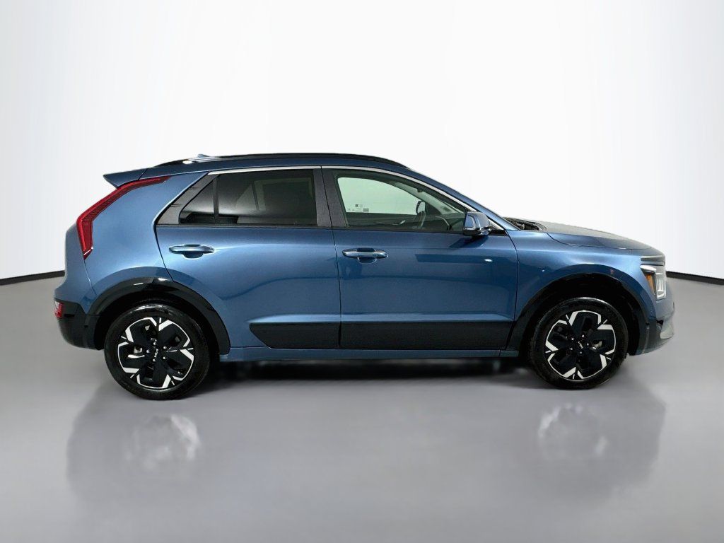 Used 2023 Kia Niro Wave w/ Wave Preserve Package FWD image 9