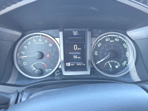 Used 2016 Toyota Tacoma Limited image 19