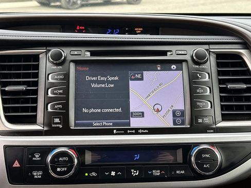 Used 2019 Toyota Highlander Limited image 23