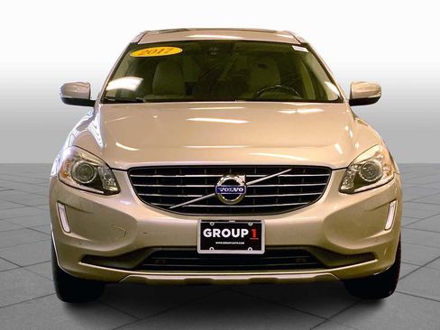 Used 2017 Volvo XC60 T5 Inscription w/ Preferred Option Package image 3