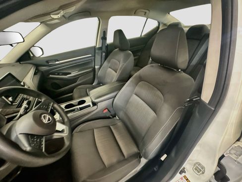 Used 2023 Nissan Altima 2.5 SV FWD image 13