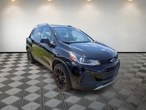 Used 2022 Chevrolet Trax LT w/ Redline Edition AWD/4WD image 3