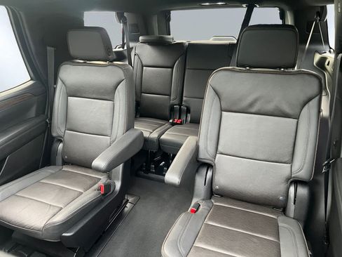 Used 2024 Chevrolet Tahoe High Country AWD/4WD image 17