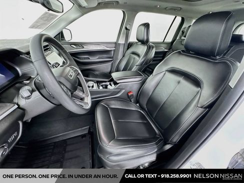 Used 2023 Jeep Grand Cherokee L Limited AWD/4WD image 22