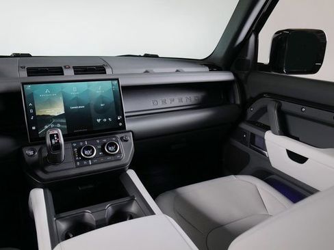 New 2026 Land Rover Defender 110 X-Dynamic SE image 13