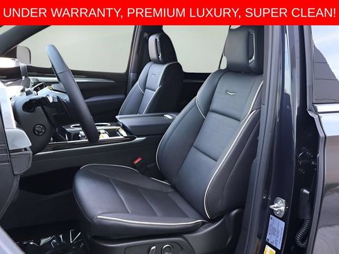 Used 2025 Cadillac Escalade Premium Luxury AWD/4WD image 11