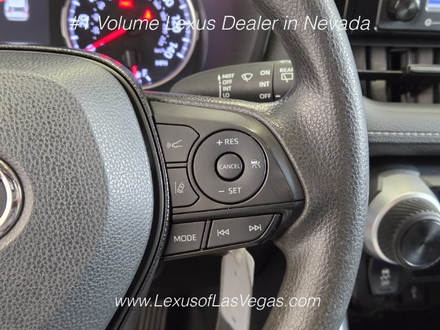 Used 2021 Toyota RAV4 LE AWD/4WD image 32