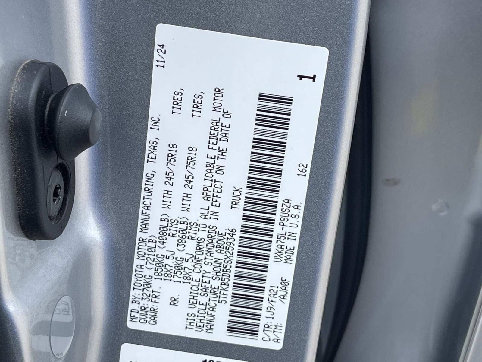 Used 2025 Toyota Tundra SR AWD/4WD image 12
