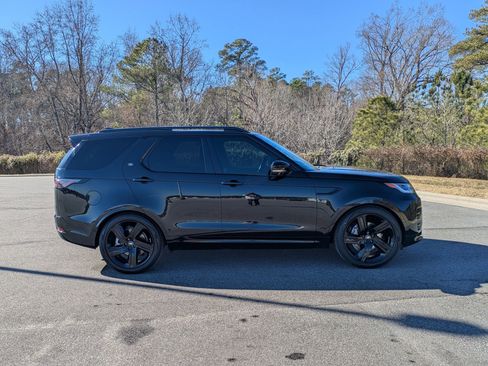 Used 2024 Land Rover Discovery Dynamic SE image 4