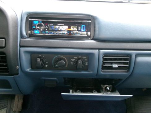 Used 1995 Ford F150 XLT image 28