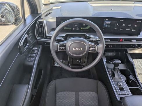Used 2024 Kia Sorento LX image 16