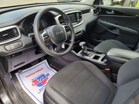 Used 2019 Kia Sorento AWD V6 image 10
