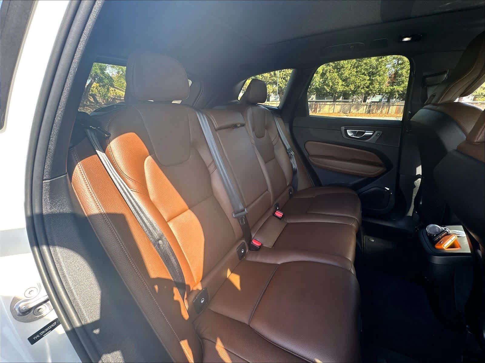 Used 2022 Volvo XC60 B5 Momentum AWD/4WD image 30