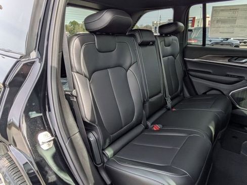 New 2026 Jeep Grand Cherokee Limited w/ Luxury Tech Group II AWD/4WD image 30