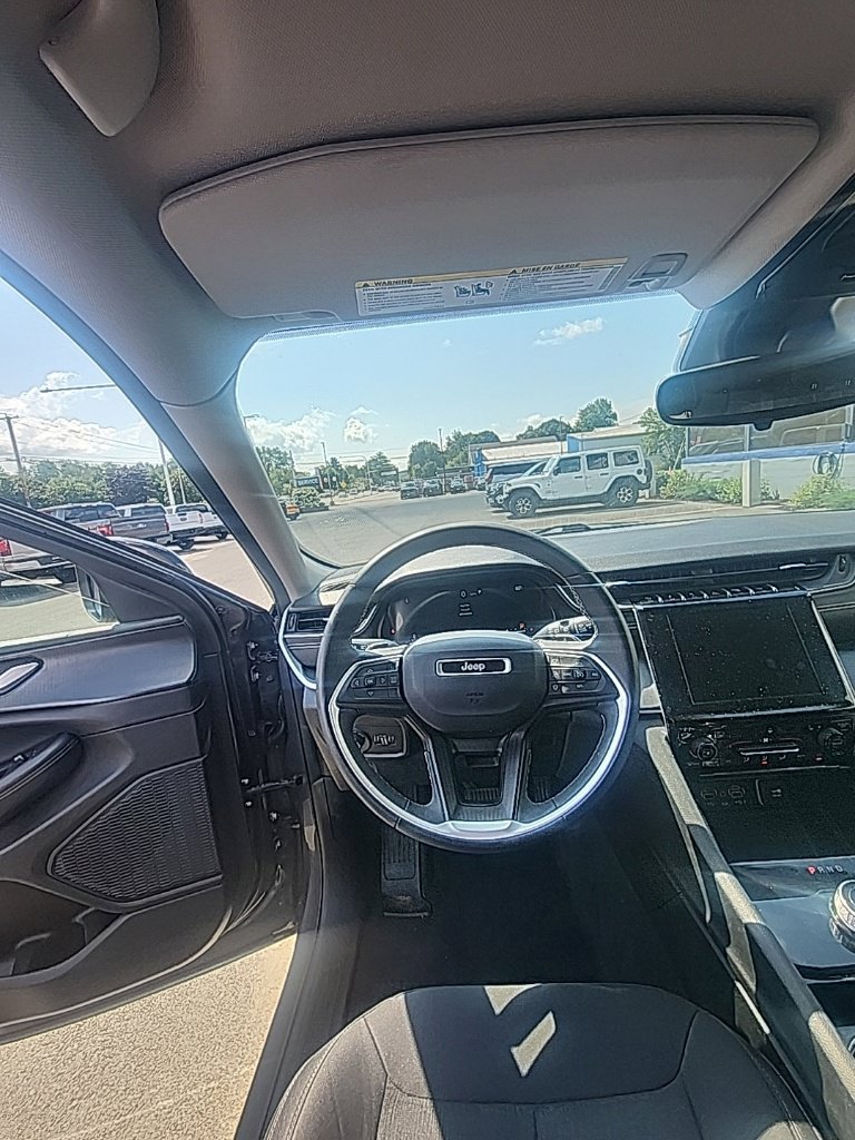 Used 2023 Jeep Grand Cherokee L Laredo w/ Luxury Tech Group I AWD/4WD image 2