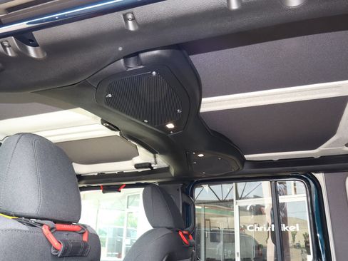 Used 2025 Jeep Wrangler Unlimited Rubicon AWD/4WD image 22