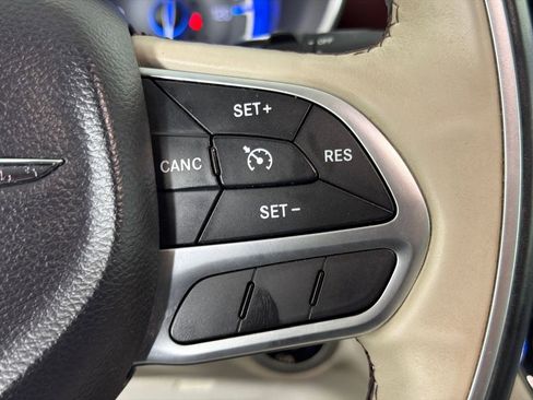 Used 2017 Chrysler Pacifica Limited w/ UConnect Theater Package image 26