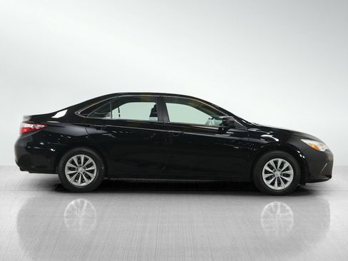 Used 2016 Toyota Camry LE image 6
