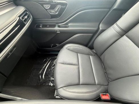 New 2026 Lincoln Aviator AWD image 15