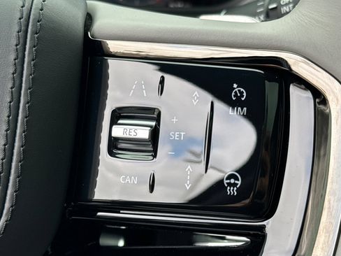 Certified 2024 Land Rover Range Rover Velar Dynamic SE AWD/4WD image 29