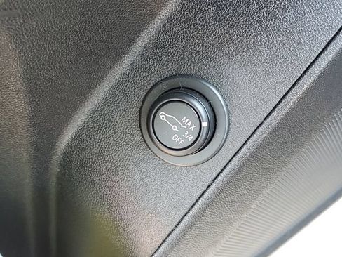 Used 2019 Chevrolet Equinox LT w/ Driver Convenience Package FWD image 25