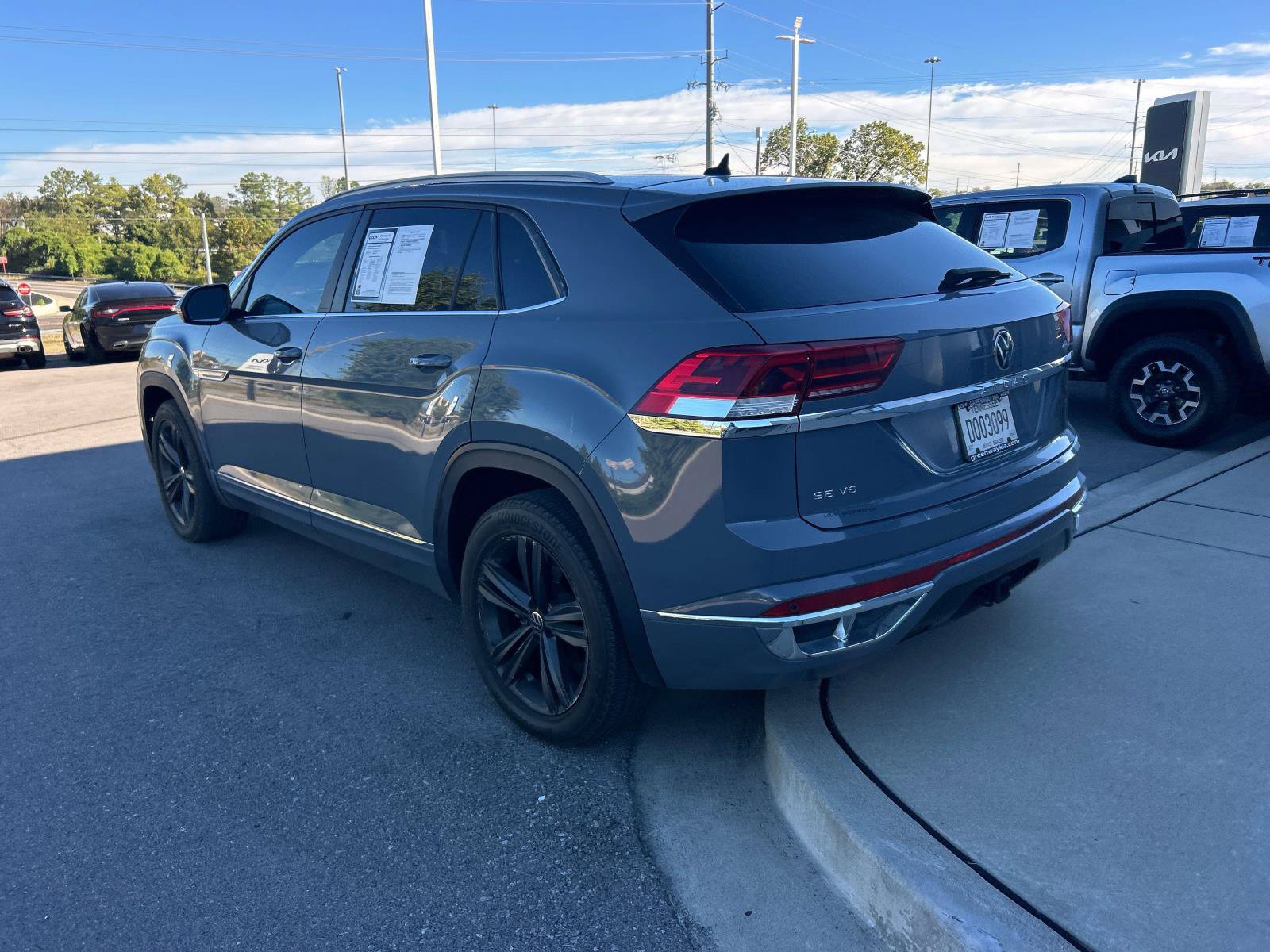 Used 2021 Volkswagen Atlas Cross Sport SE w/ Panoramic Sunroof Package FWD image 5