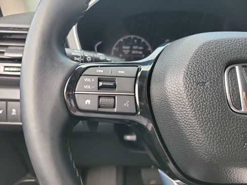 Used 2025 Honda Pilot Touring image 31