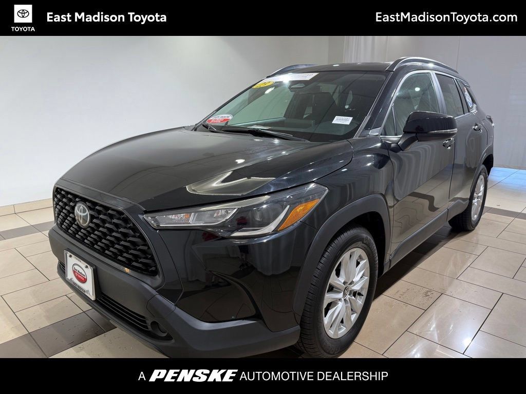 Certified 2023 Toyota Corolla Cross LE w/ Moonroof Package AWD/4WD image 1