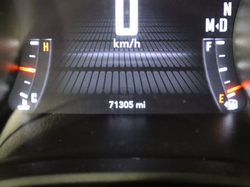 Used 2021 Dodge Challenger SXT RWD image 39