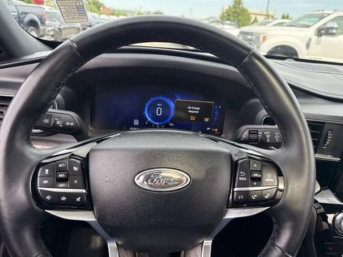 Used 2023 Ford Explorer Platinum w/ Technology Package AWD/4WD image 36