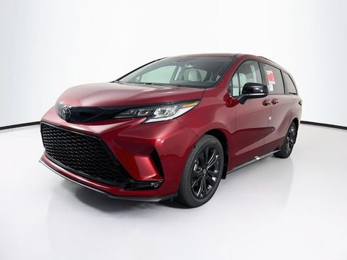 New 2026 Toyota Sienna XSE FWD image 3