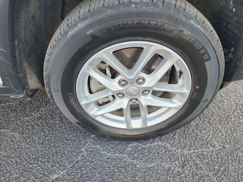 Used 2023 Jeep Grand Cherokee L Laredo image 40