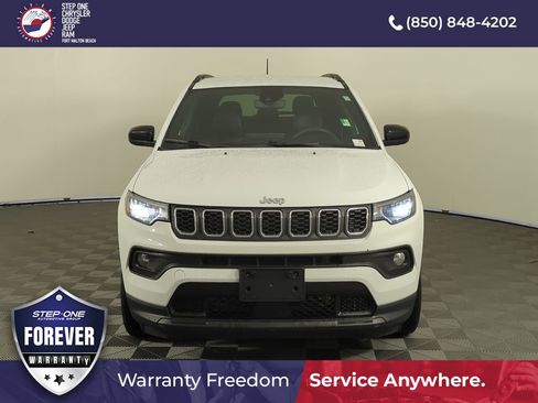 Used 2024 Jeep Compass Latitude AWD/4WD image 9