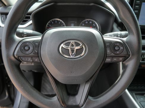 Used 2022 Toyota RAV4 XLE AWD/4WD image 26