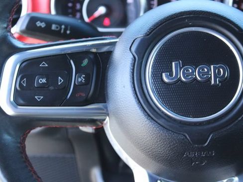 Used 2022 Jeep Wrangler Unlimited Rubicon w/ LED Lighting Group AWD/4WD image 23