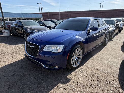 Used 2019 Chrysler 300 Touring RWD image 1