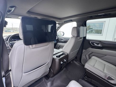 Used 2021 GMC Yukon XL SLT w/ SLT Premium Package image 17