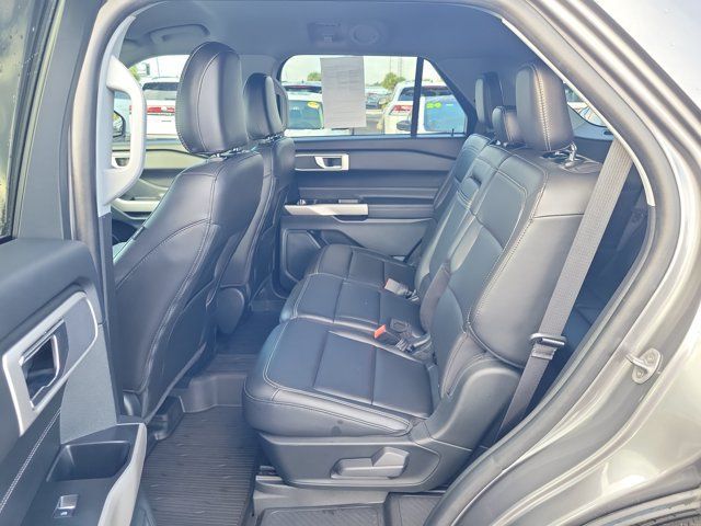 Used 2024 Ford Explorer XLT w/ Equipment Group 202A RWD image 14