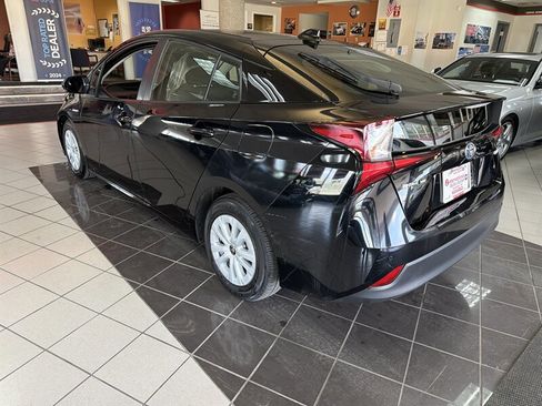 Used 2022 Toyota Prius LE image 9