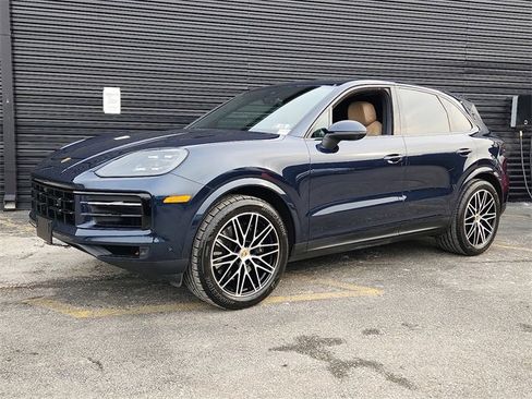 Used 2024 Porsche Cayenne image 1