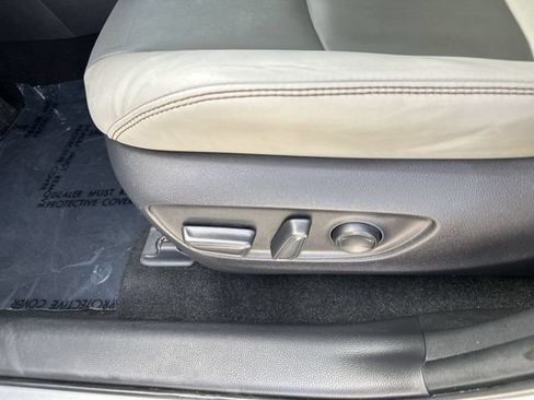Used 2019 Toyota RAV4 XLE Premium FWD image 12