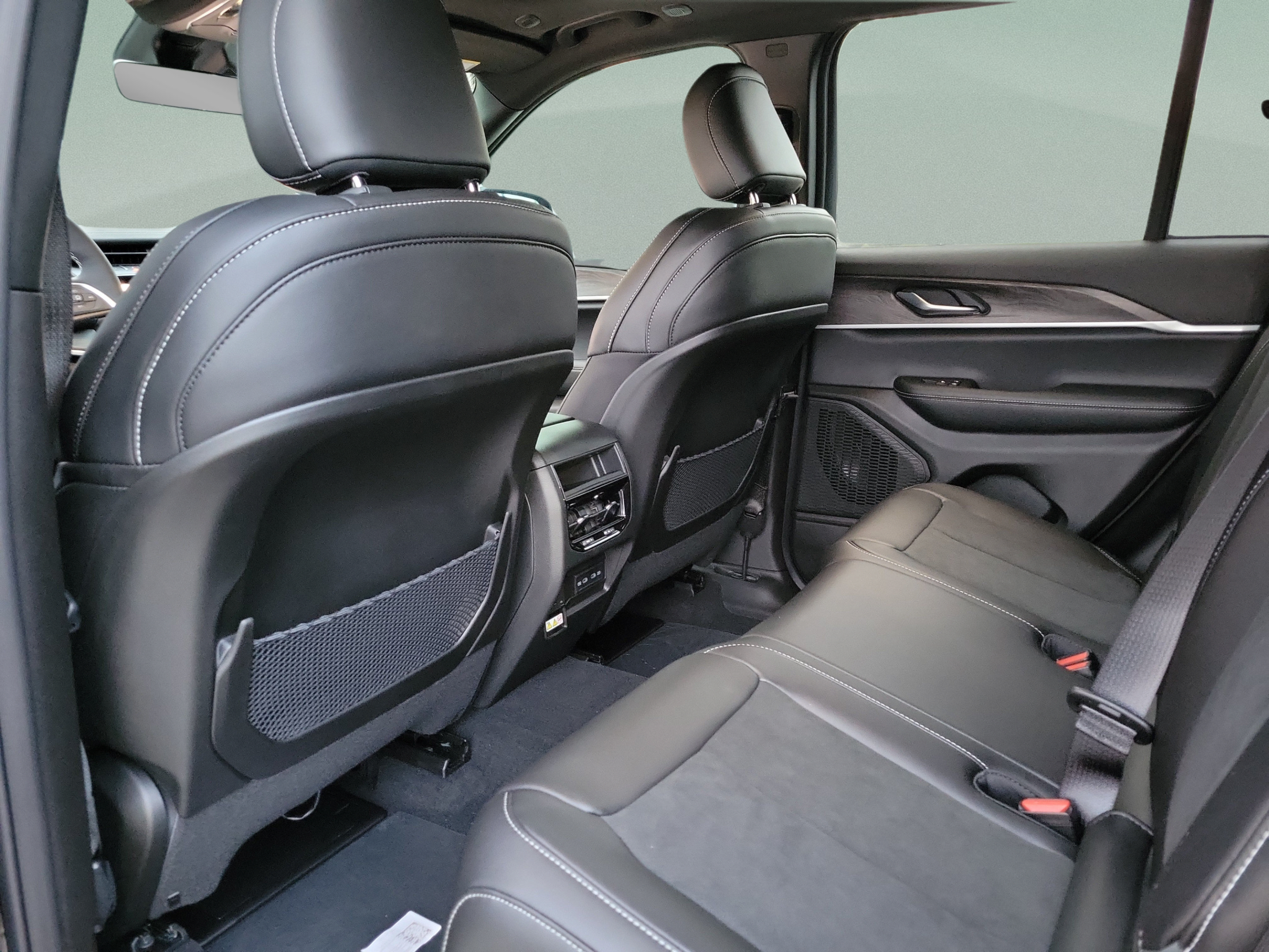 New 2027 Jeep Grand Cherokee Altitude RWD image 5