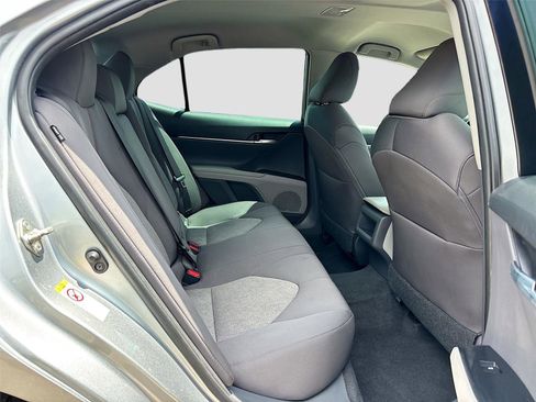 Used 2018 Toyota Camry LE FWD image 23
