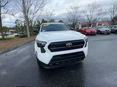 Used 2024 Toyota Tacoma SR image 4