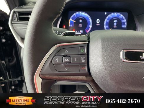 New 2026 Jeep Grand Cherokee Altitude image 16