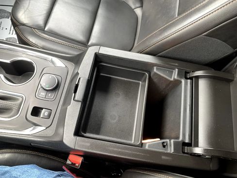 Used 2021 Chevrolet Traverse RS FWD image 19